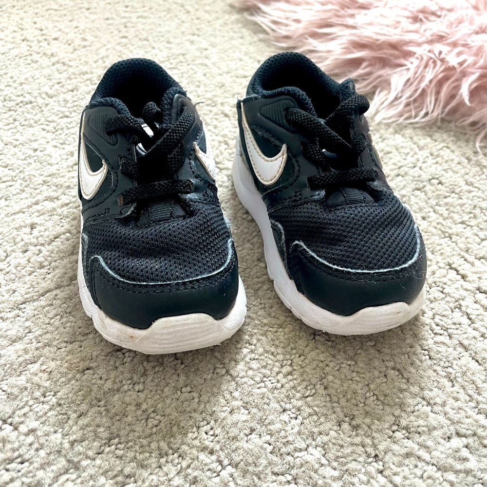 Nike toddler shoes size 5C